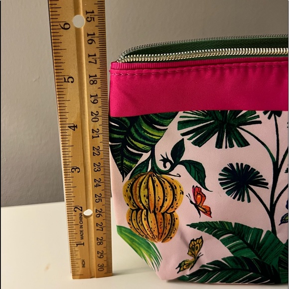 Estée Lauder beauty bag with 3 products NWT  ⭐️Host Pick x2⭐️ - Picture 3 of 4